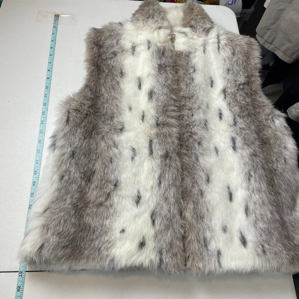 Olympia Vest Womens Medium Faux Fur Sleeveless Reversible Open Front Gray White - Picture 10 of 11